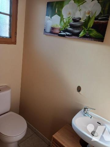 CHAMPVALLON, Maison d'habitation comprenant au rez-de-chaussée une entrée desservant un cabinet...