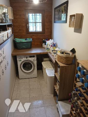 CHAMPVALLON, Maison d'habitation comprenant au rez-de-chaussée une entrée desservant un cabinet...