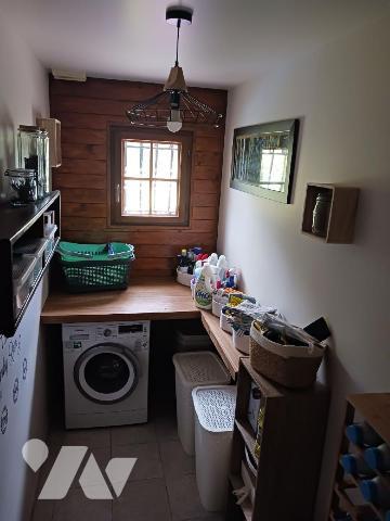 CHAMPVALLON, Maison d'habitation comprenant au rez-de-chaussée une entrée desservant un cabinet...