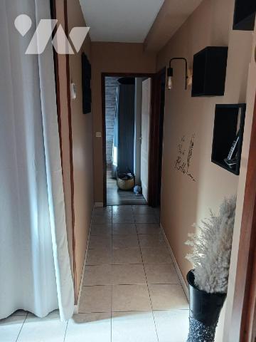 CHAMPVALLON, Maison d'habitation comprenant au rez-de-chaussée une entrée desservant un cabinet...