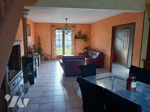 CHAMPVALLON, Maison d'habitation comprenant au rez-de-chaussée une entrée desservant un cabinet...