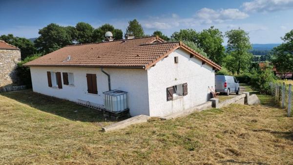 Riotord 43220 Maison PLAIN-PIED rénovée en 2021 95,33m² 2 chambres 2 garages sur 1500m² de terrain