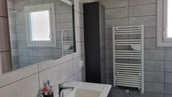 Riotord 43220 Maison PLAIN-PIED rénovée en 2021 95,33m² 2 chambres 2 garages sur 1500m² de terrain