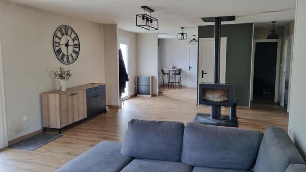 Riotord 43220 Maison PLAIN-PIED rénovée en 2021 95,33m² 2 chambres 2 garages sur 1500m² de terrain