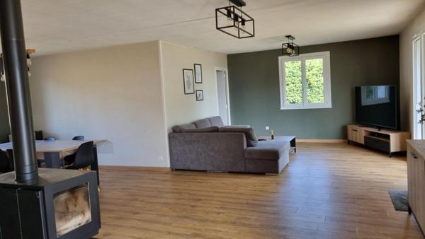 Riotord 43220 Maison PLAIN-PIED rénovée en 2021 95,33m² 2 chambres 2 garages sur 1500m² de terrain