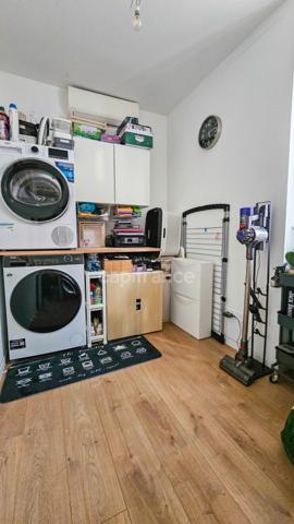 A vendre ETAMPES (91) . Maison en très bon état, 6 pièces, cave, cour et jardin clos.