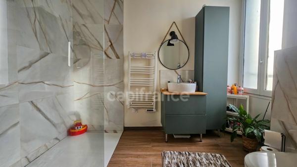 A vendre ETAMPES (91) . Maison en très bon état, 6 pièces, cave, cour et jardin clos.