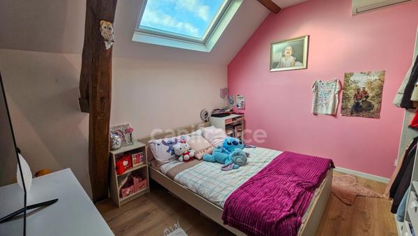 A vendre ETAMPES (91) . Maison en très bon état, 6 pièces, cave, cour et jardin clos.