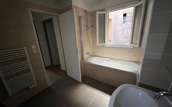 Appartement à vendre    2 pièces • 55,61 m2 Avignon