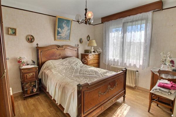 Pavillon sur sous-sol total 2 chambres et jardin à EPERNON