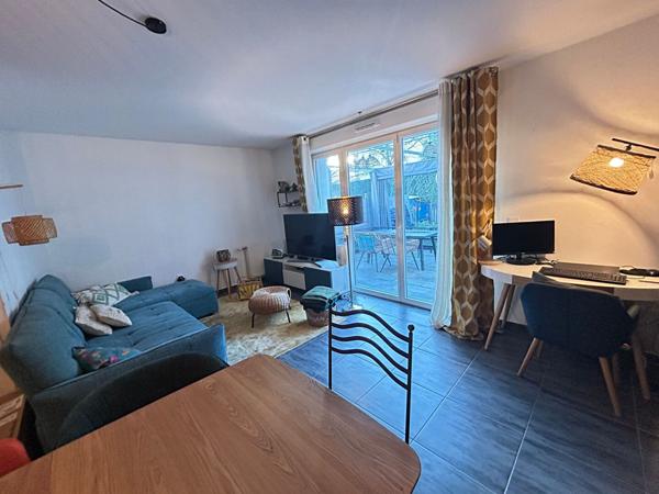 MAISON RECENTE SANS TRAVAUX AVEC EXTERIEUR ET PARKINGS