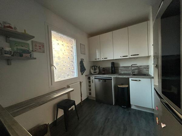 MAISON RECENTE SANS TRAVAUX AVEC EXTERIEUR ET PARKINGS