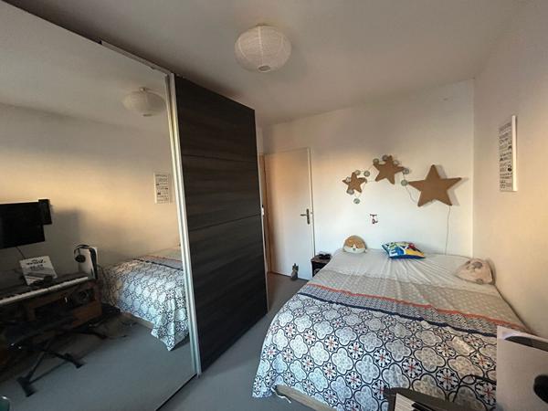 MAISON RECENTE SANS TRAVAUX AVEC EXTERIEUR ET PARKINGS