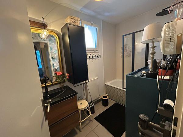 MAISON RECENTE SANS TRAVAUX AVEC EXTERIEUR ET PARKINGS