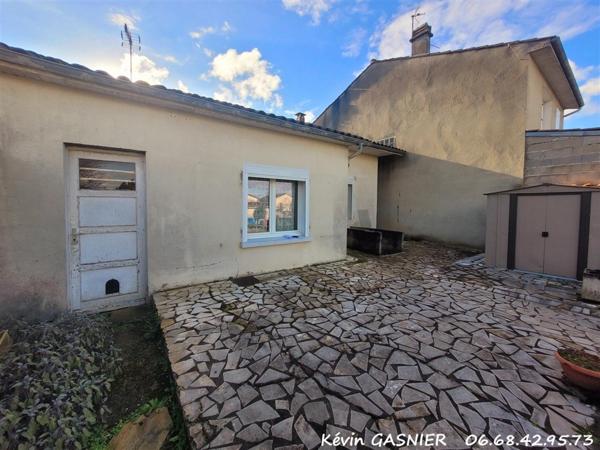 SOYAUX (16800) : Maison de plain pied avec 2 chambres et jardin clos