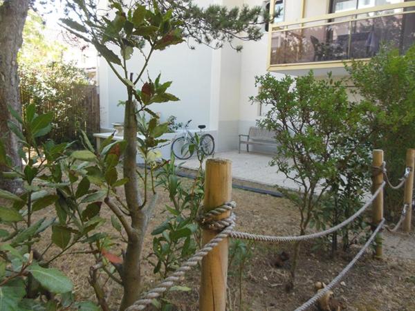 Appartement 2 pièces avec jardin terrasse et garage proche Marché