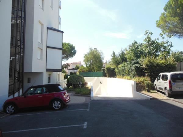Appartement 2 pièces avec jardin terrasse et garage proche Marché