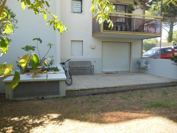 Appartement 2 pièces avec jardin terrasse et garage proche Marché