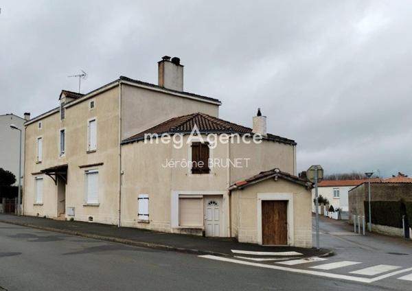 Maison à CHANTONNAY, 85110 - 12 pièces 247m²