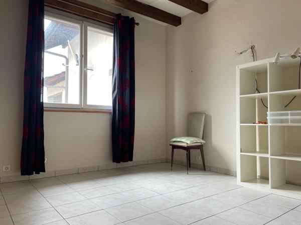A vendre Appartement T7 de 164,30 m2 à Sergy