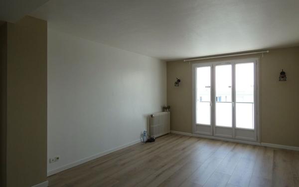 Appartement à louer    3 pièces •  Saint-Jean-de-la-Ruelle