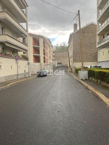 Saint-Étienne (42000) GARAGE DE 14 M2 ENVIRON QUARTIER BERGSON A SAINT-ETIENNE
