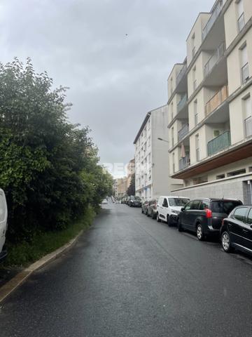 Saint-Étienne (42000) GARAGE DE 14 M2 ENVIRON QUARTIER BERGSON A SAINT-ETIENNE