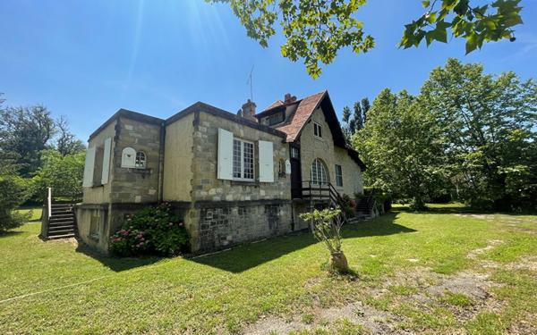 Maison à vendre    8 pièces •  Castelnaudary