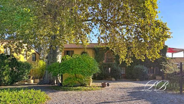 Mas de 600m² sur 4,6 hectares à Saint-Cyprien