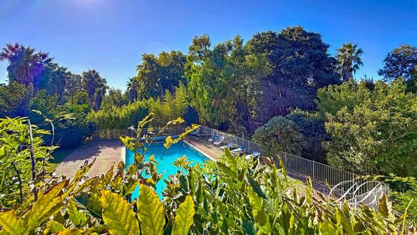 Mas de 600m² sur 4,6 hectares à Saint-Cyprien