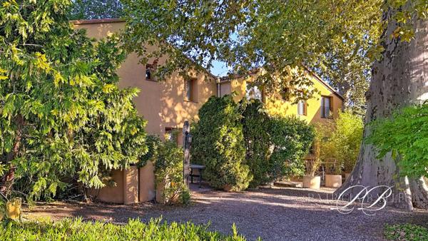 Mas de 600m² sur 4,6 hectares à Saint-Cyprien