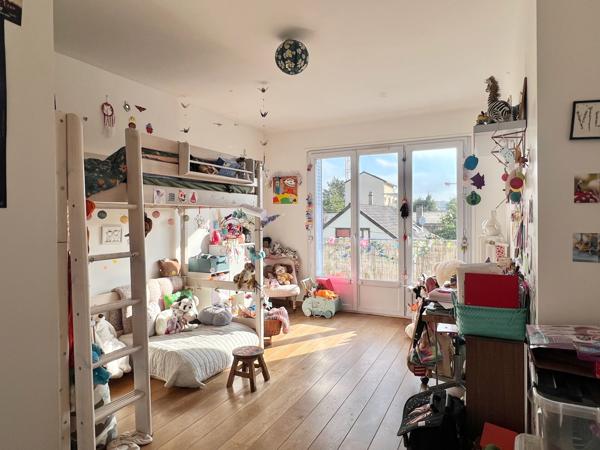 Montreuil (93100) Maison, jardin, terrasse et balcons à côté du Métro (L11) !