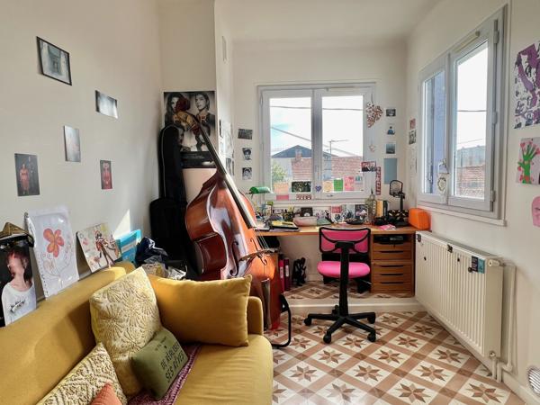 Montreuil (93100) Maison, jardin, terrasse et balcons à côté du Métro (L11) !