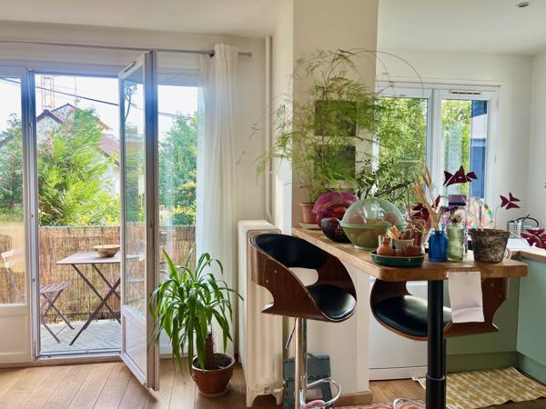 Montreuil (93100) Maison, jardin, terrasse et balcons à côté du Métro (L11) !