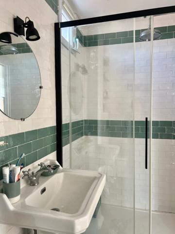 Montreuil (93100) Maison, jardin, terrasse et balcons à côté du Métro (L11) !