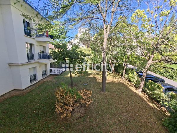Appartement
         2 pièces
        - 55 m² 315 000 € *