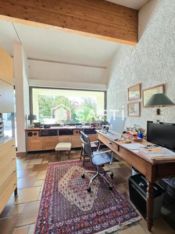 Superbe maison d'architecte avec dépendance.