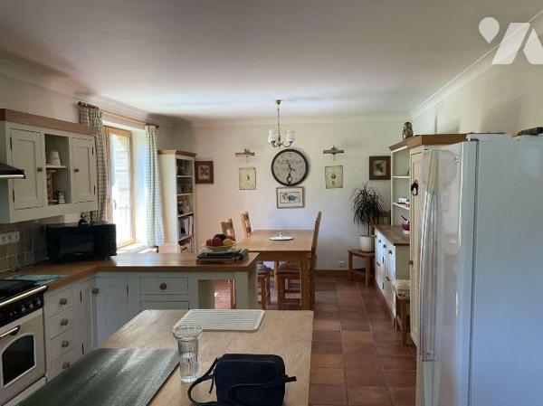 A VENDRE : Située sur les hauteurs entre SOUILLAC (46 - Lot) et GOURDON, maison en bon état sur...