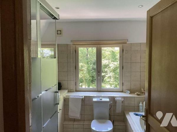 A VENDRE : Située sur les hauteurs entre SOUILLAC (46 - Lot) et GOURDON, maison en bon état sur...