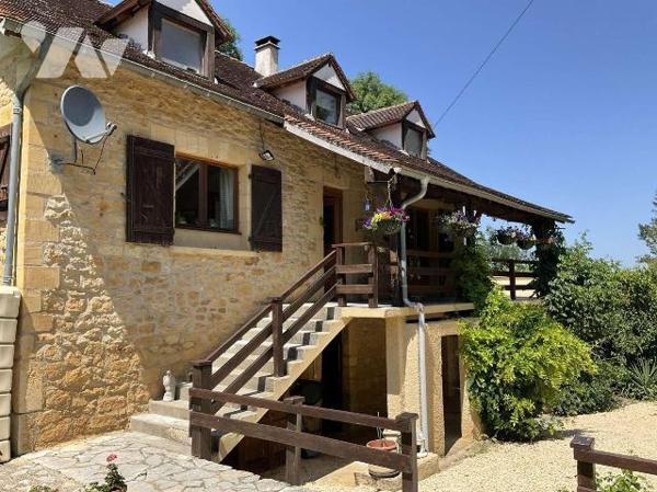 A VENDRE : Située sur les hauteurs entre SOUILLAC (46 - Lot) et GOURDON, maison en bon état sur...