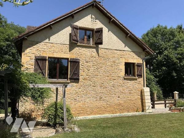 A VENDRE : Située sur les hauteurs entre SOUILLAC (46 - Lot) et GOURDON, maison en bon état sur...