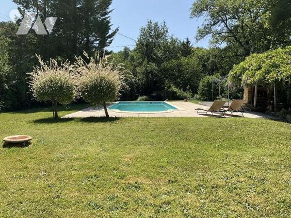 A VENDRE : Située sur les hauteurs entre SOUILLAC (46 - Lot) et GOURDON, maison en bon état sur...