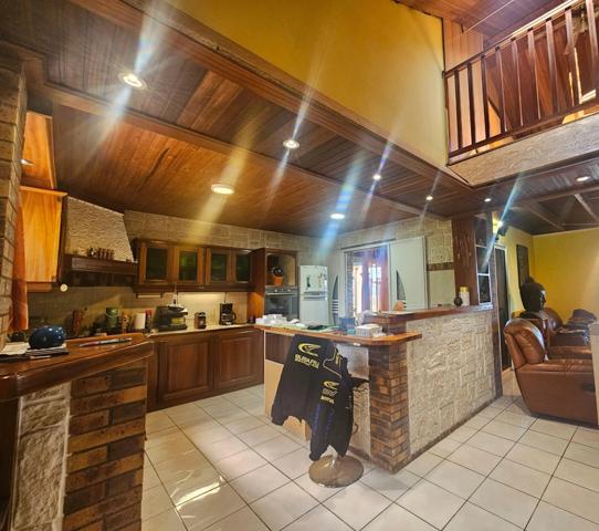 Maison à vendre 9 pièces LE QUATORZIEME (974)