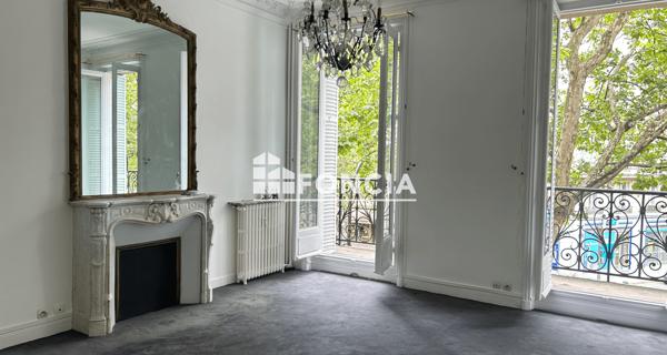 Location Appartement 3 pièces 71.36 m² - Paris 75008