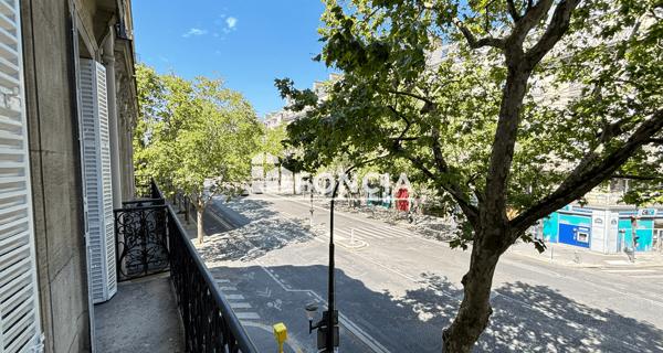 Location Appartement 3 pièces 71.36 m² - Paris 75008