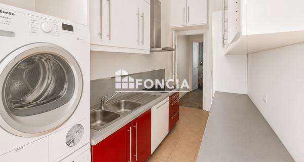Location Appartement 3 pièces 71.36 m² - Paris 75008
