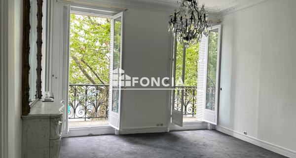 Location Appartement 3 pièces 71.36 m² - Paris 75008