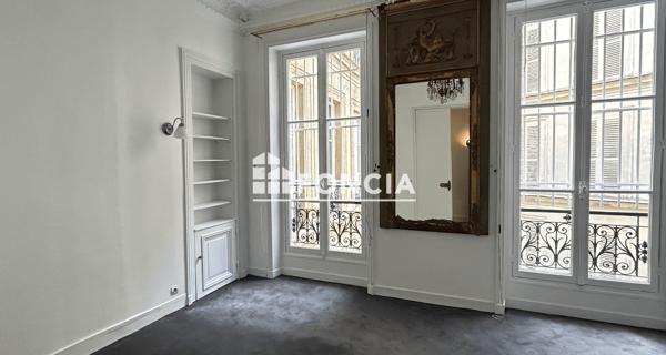 Location Appartement 3 pièces 71.36 m² - Paris 75008