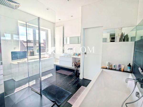 Maison 7 pièce(s) 6 chambre(s) 265 m²