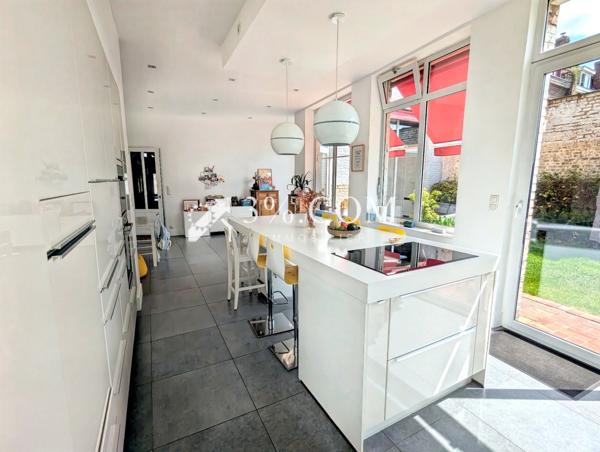 Maison 7 pièce(s) 6 chambre(s) 265 m²